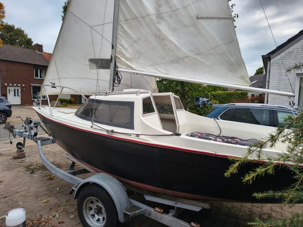 Daysailer SAILFISH 18 rolfok, hefkiel en trailer, Watersport en Boten, Ophalen, Gebruikt, Rolfok, Buitenboordmotor
