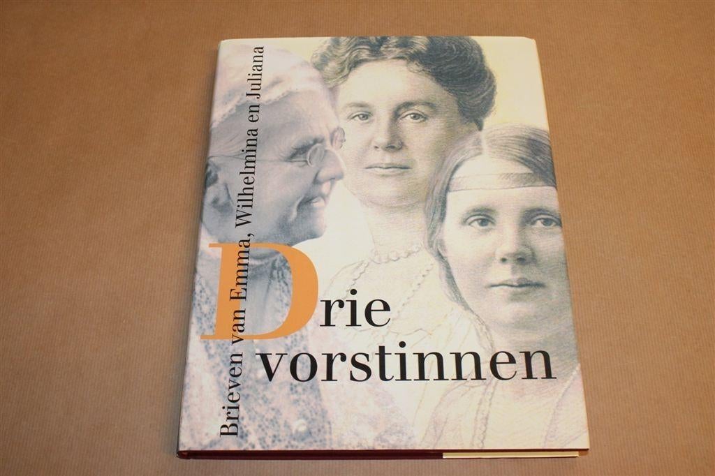 3 Vorstinnen — Brieven Emma, Wilhelmina & Juliana, Ophalen of Verzenden, Zo goed als nieuw