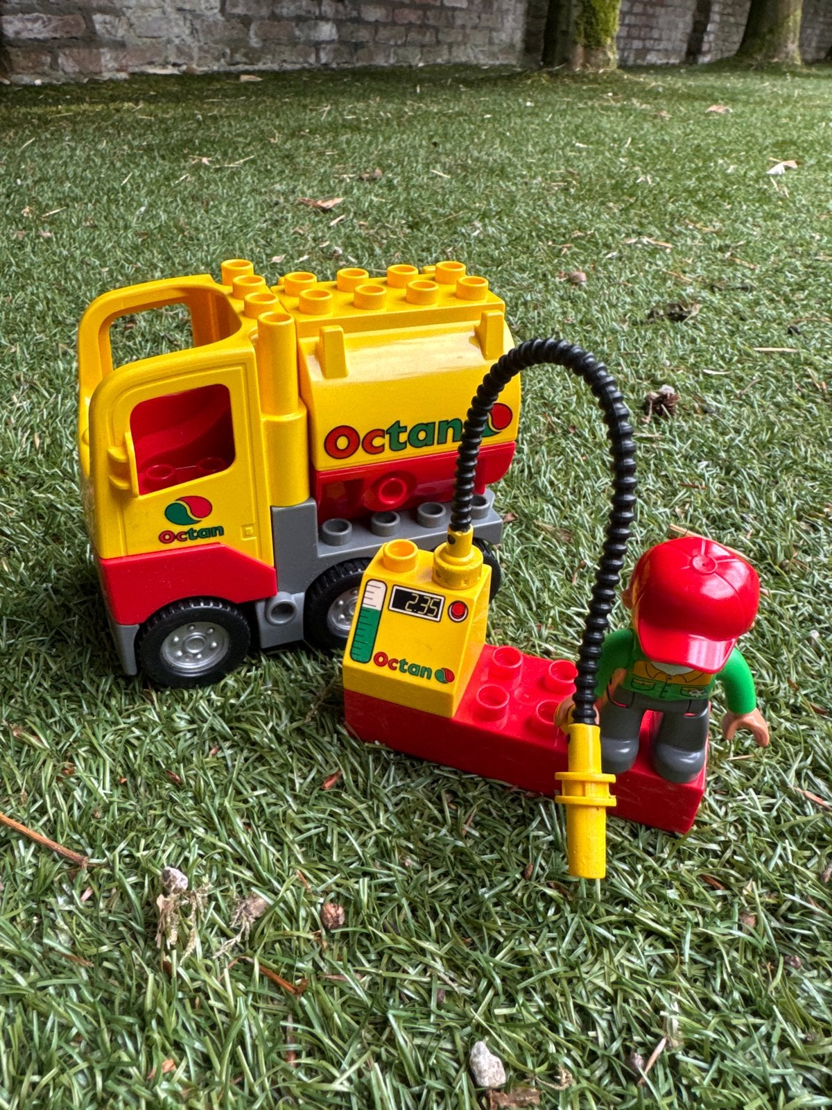 Duplo Octan tankwagen met pomp en figuur, Gebruikt, Overige thema's, Ophalen of Verzenden, Compleet