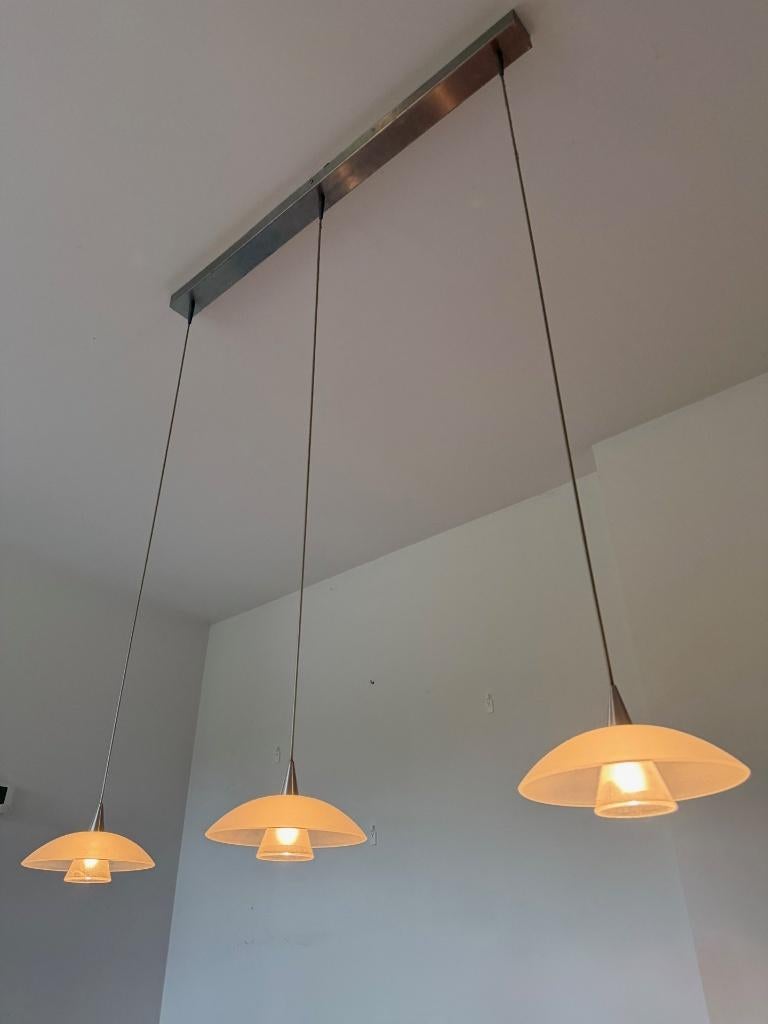 Dimbare eettafellamp met 3 glazen kapjes, Huis en Inrichting, Lampen | Hanglampen, Ophalen, Gebruikt, Design hanglamp, Glas
