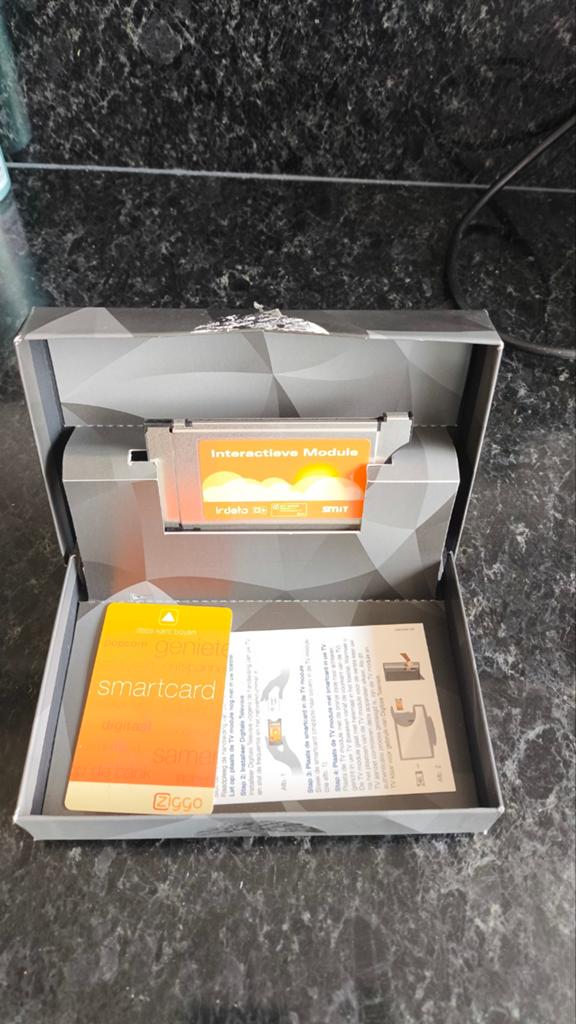 CI+ module met 3  Ziggo Smart cards, Ophalen of Verzenden, Gebruikt, Decoder