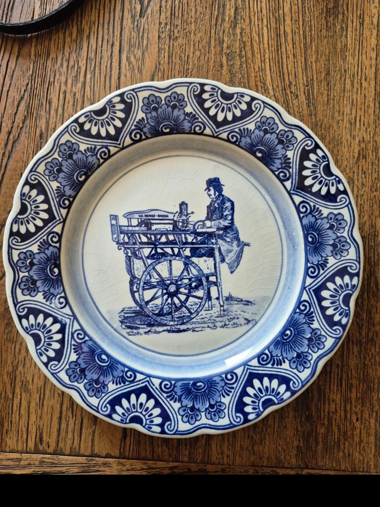 Delfts Blauw borden Slijperij van de Berg Breda, Ophalen of Verzenden