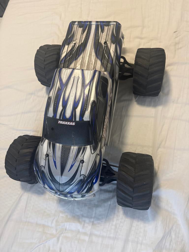 Traxxas E-Maxx RC Truck - Inclusief Zender, Hobby en Vrije tijd, Modelbouw | Radiografisch | Auto's, Elektro, Gebruikt, Auto offroad