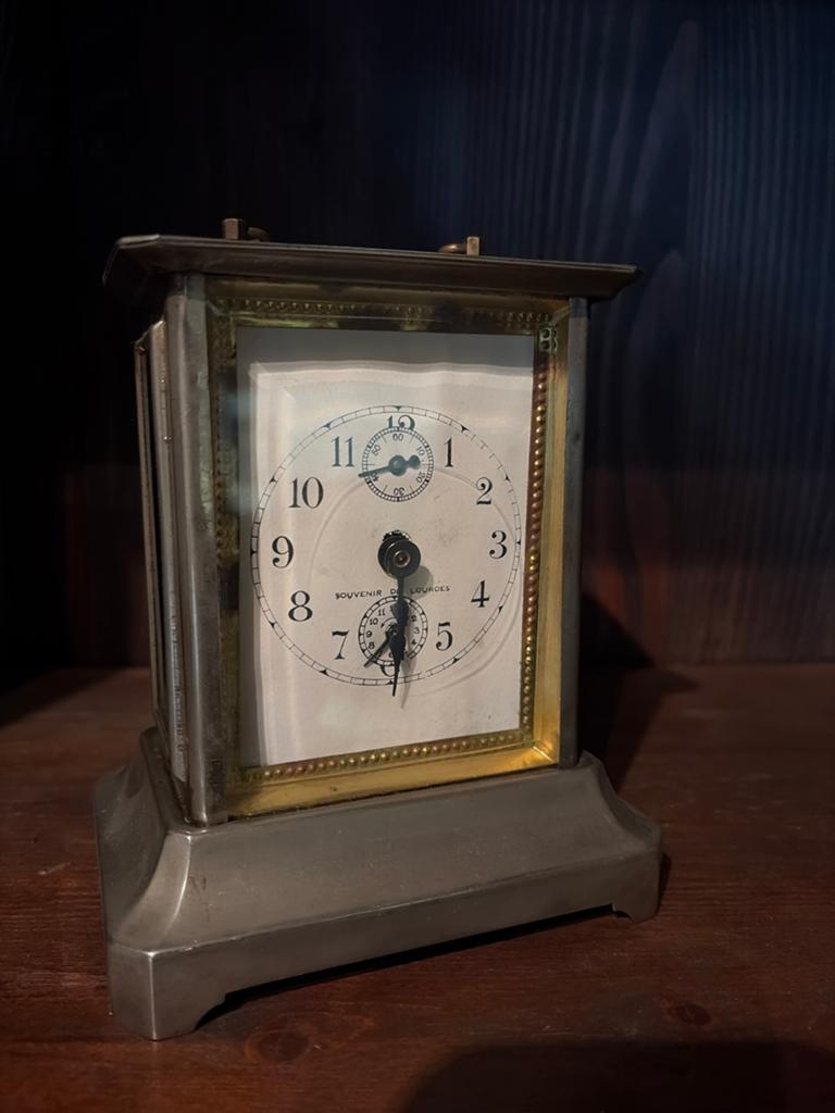 Antieke Junghans Reisklok in Brons - Souvenir de Lourdes, Antiek en Kunst, Ophalen of Verzenden