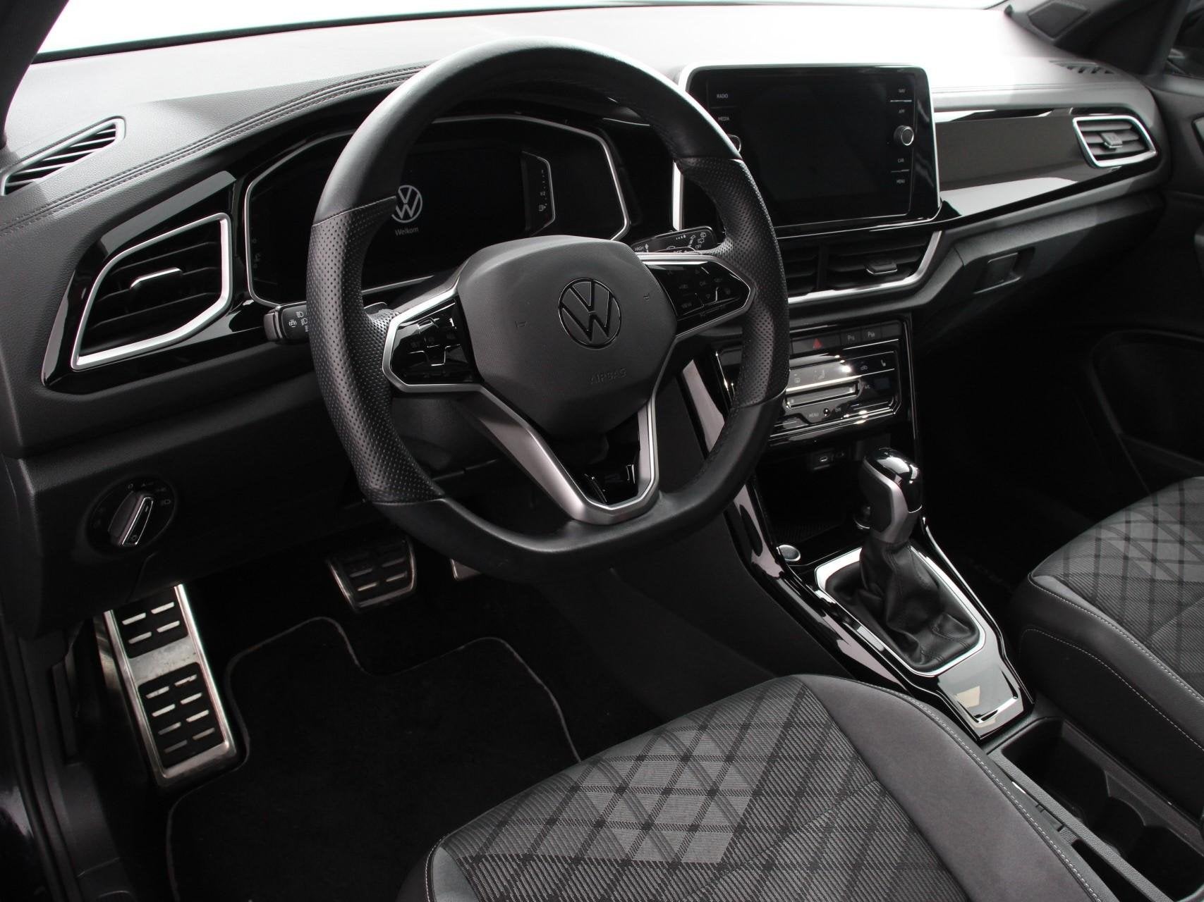 Volkswagen T-Roc 1.5 eTsi R-Line Edition Automaat Navigatie, Auto's, Volkswagen, Automatische klimaatregeling, Stof, Zwart, 4 cilinders