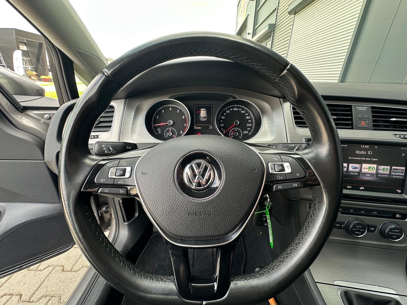 Volkswagen Golf 1.0 TSI BUSINESS EDITION CONNECTED LED, Voorwielaandrijving, Stof, Gebruikt, Euro 6