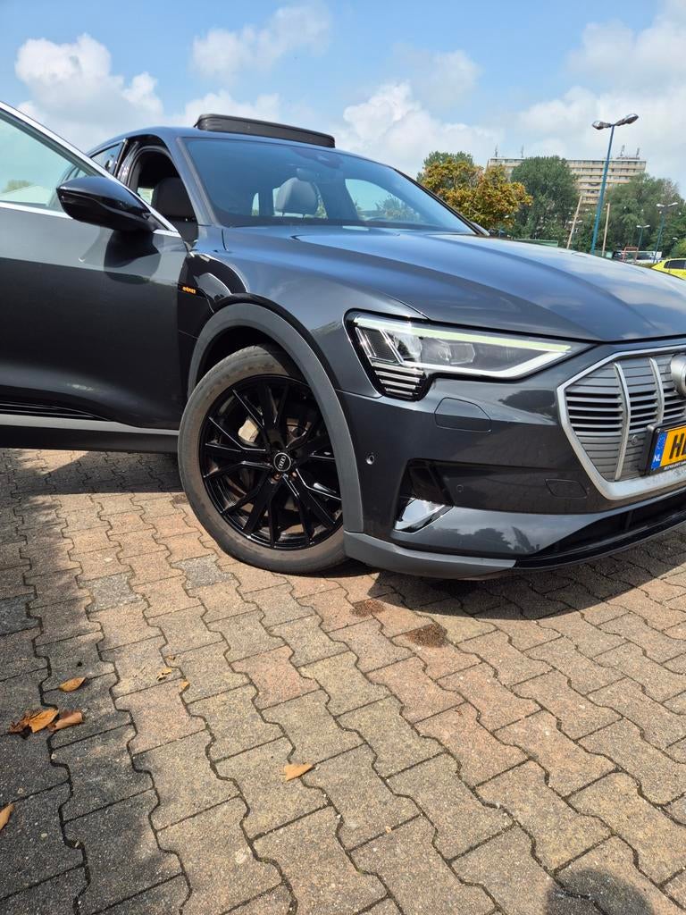 Te koop: Audi e-tron 55 Quattro S-line 95 kWh 408PK, Automaat, 1800 kg, Elektrisch, Particulier