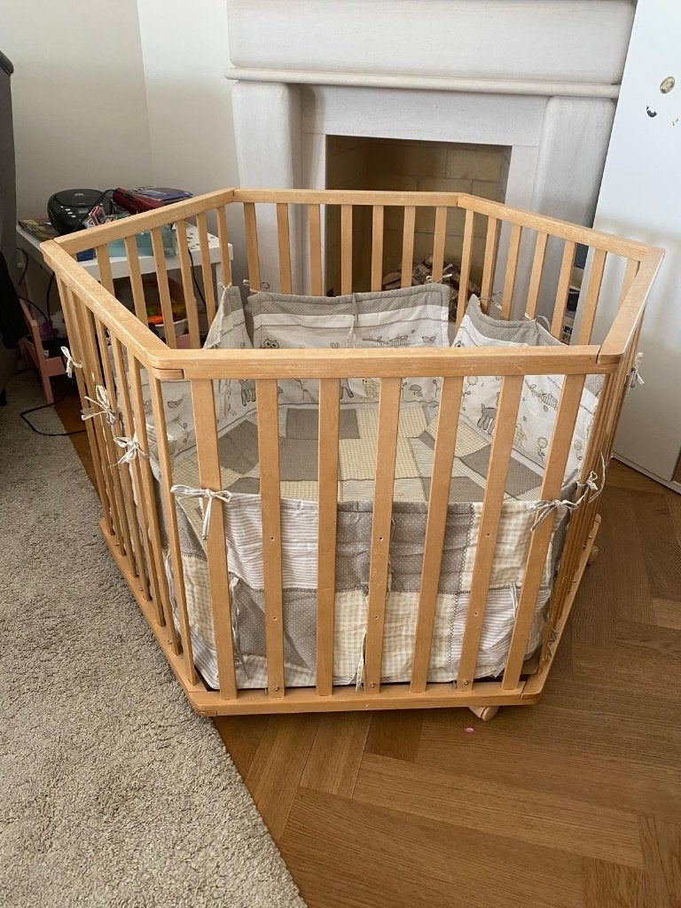Playpen offered for free, Ophalen, Gebruikt, Hout
