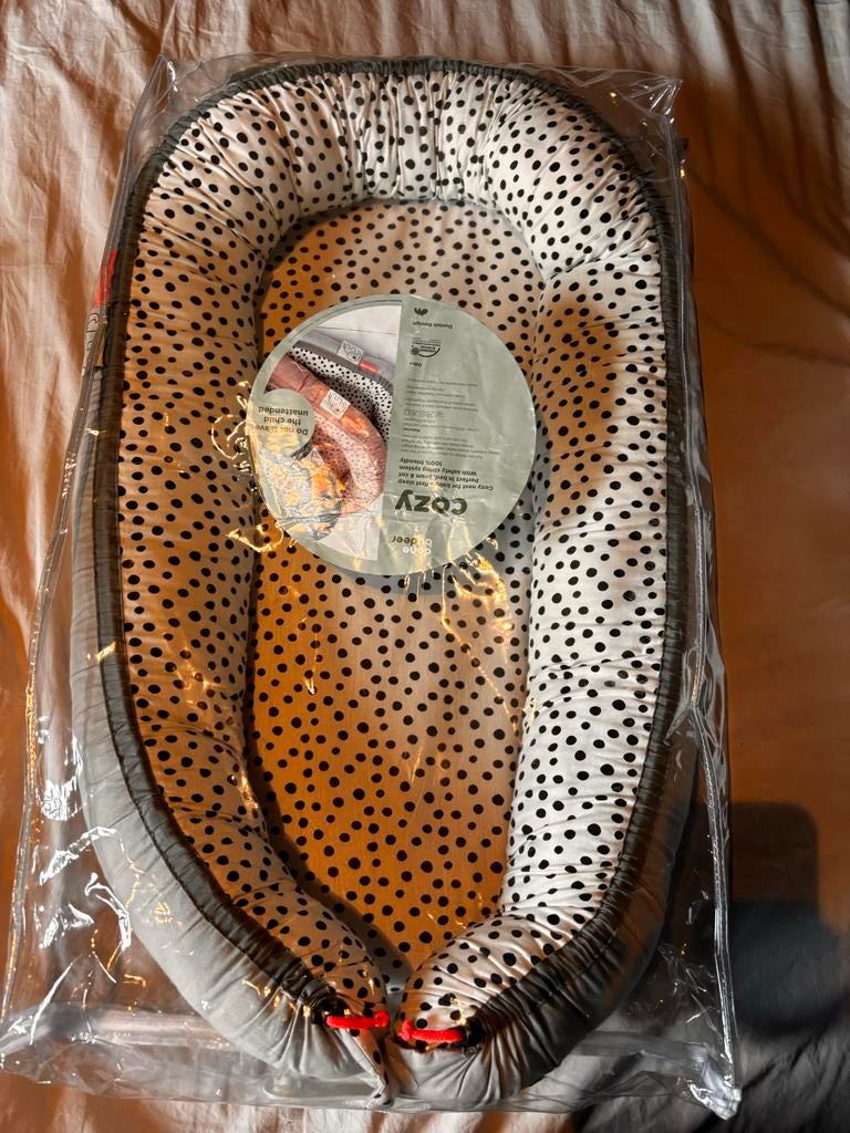 Done by Deer Cozy Babynestje - Zwart met witte stippen, Ophalen, Nieuw