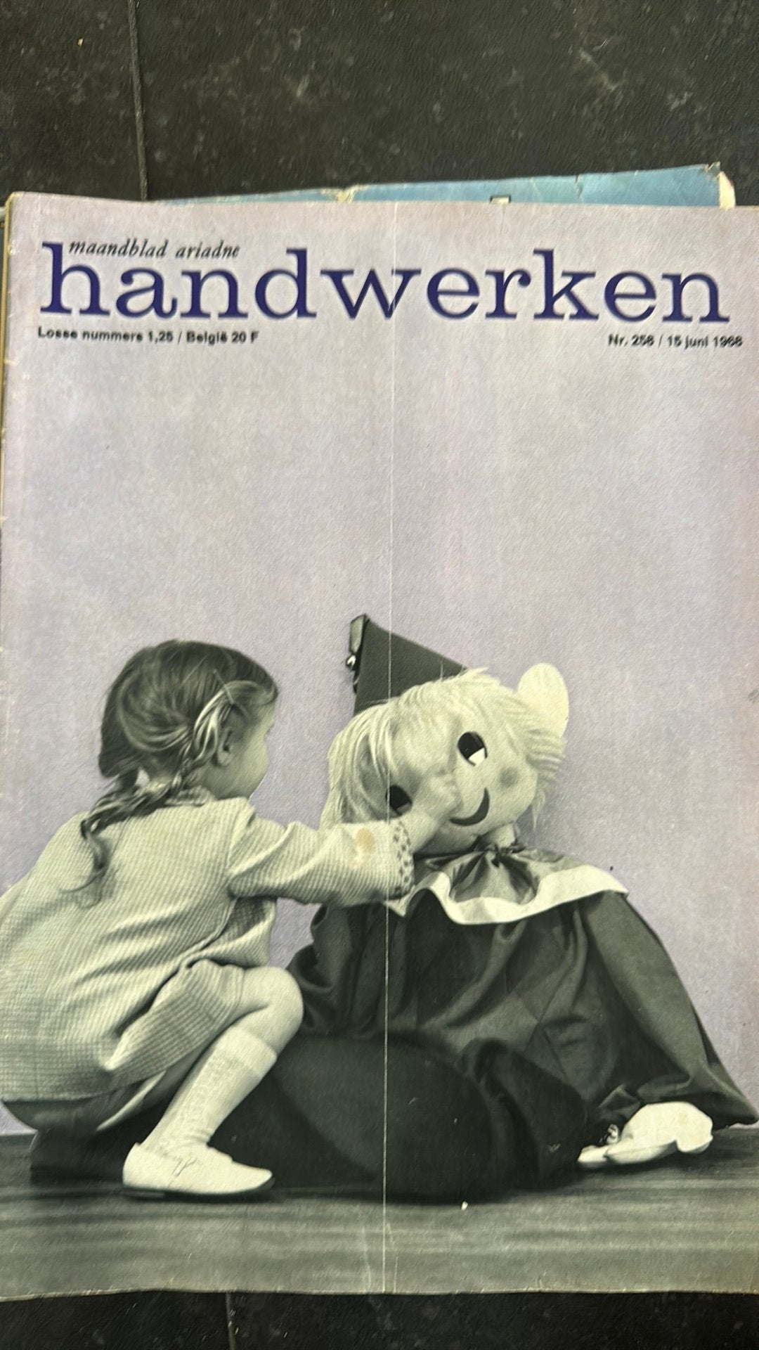 Ariadne handwerken 1968, Boeken, Ophalen of Verzenden, Gelezen