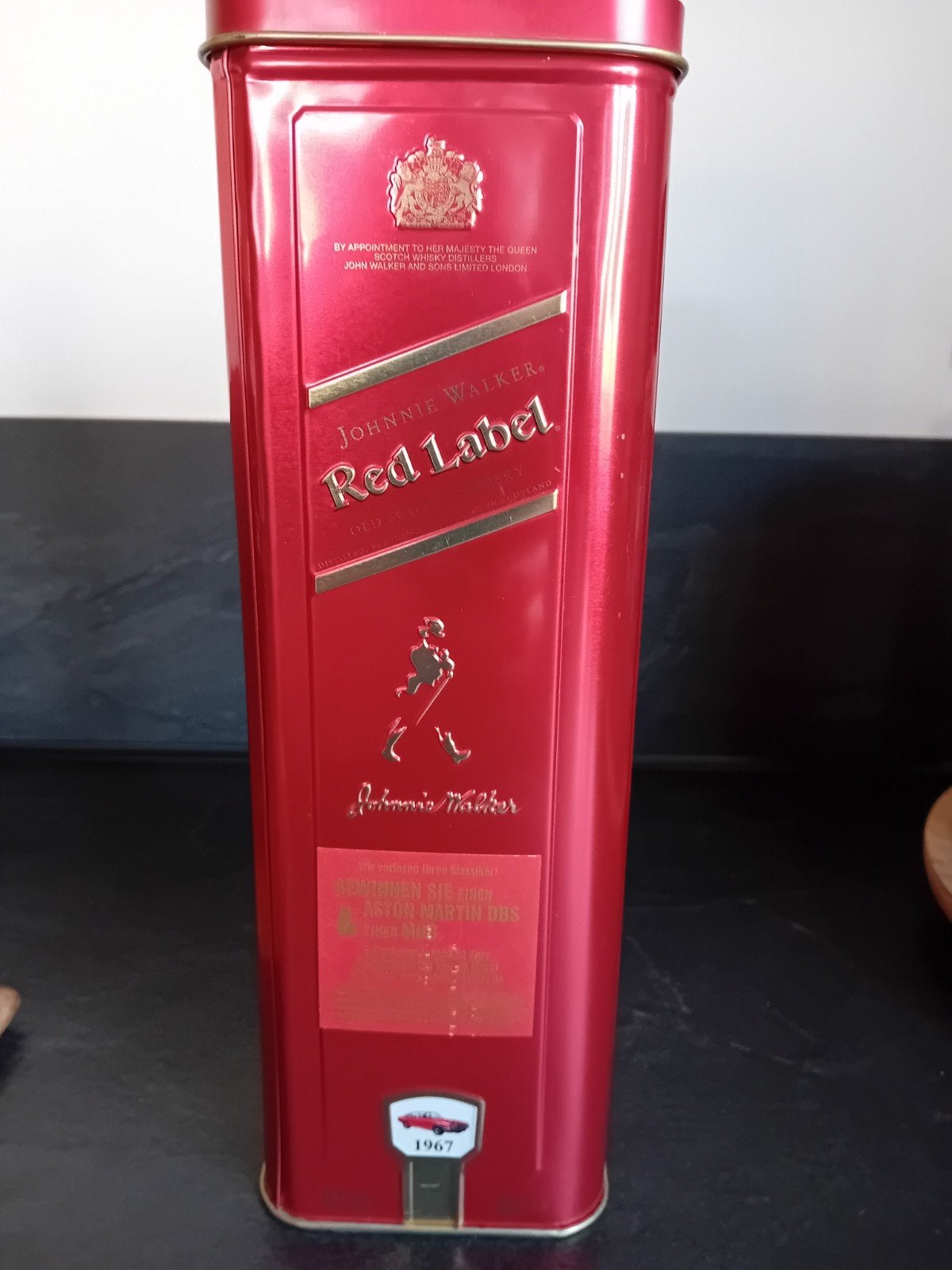 Johnnie Walker Red Label Blik - Aston Martin DBS 1967, Ophalen of Verzenden, Zo goed als nieuw, Verpakking