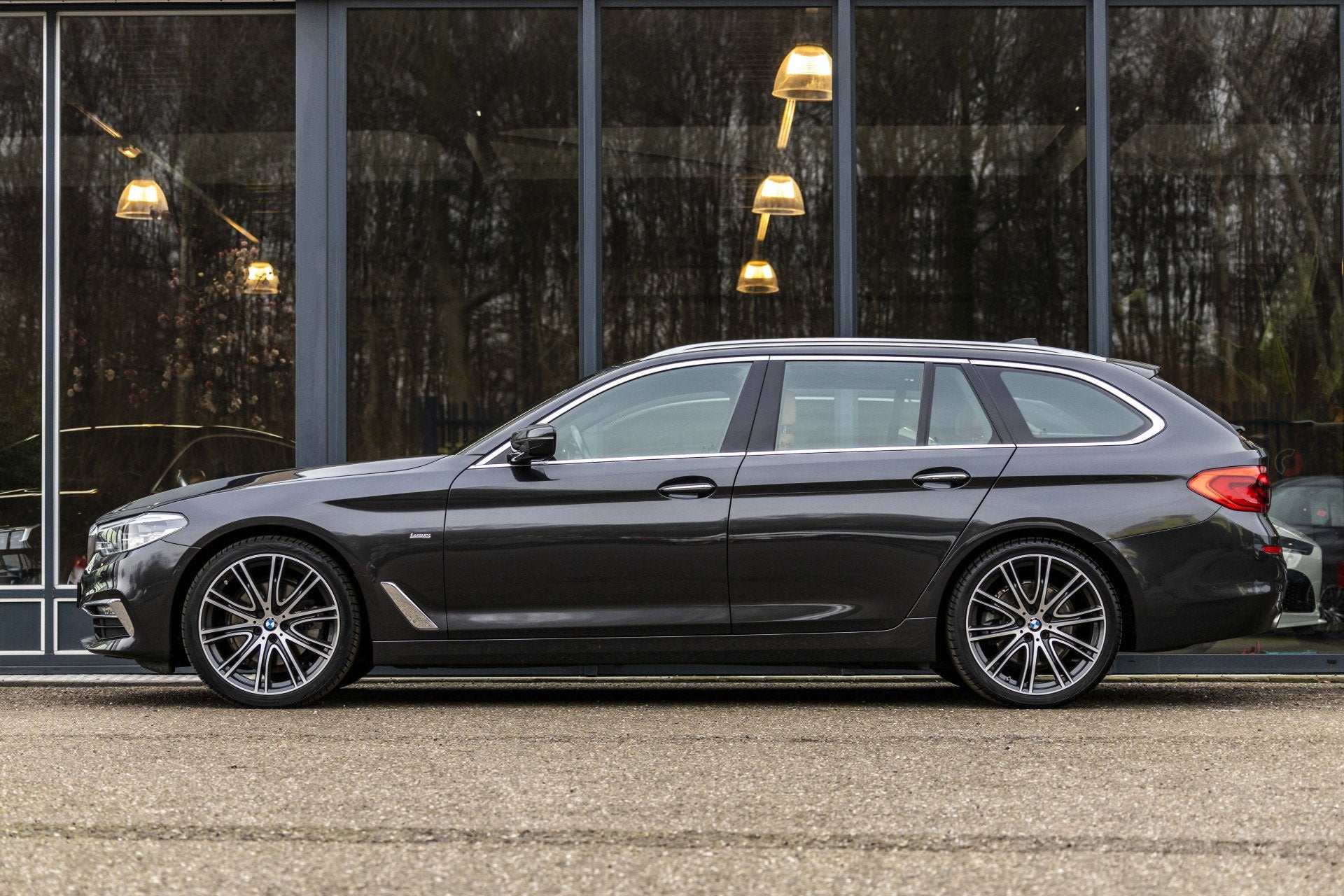 Foto 8 van BMW 5 Serie Touring 520i High Executive luxery
