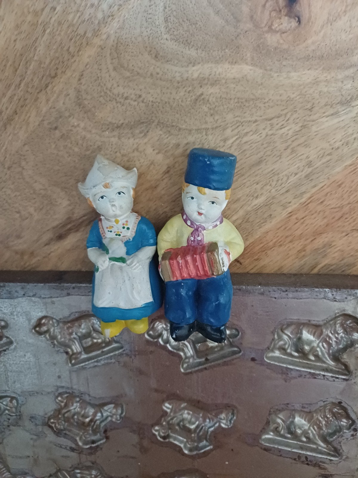 Vintage Beeldjes Boertje en Boerinnetje in zittende houding, Verzenden