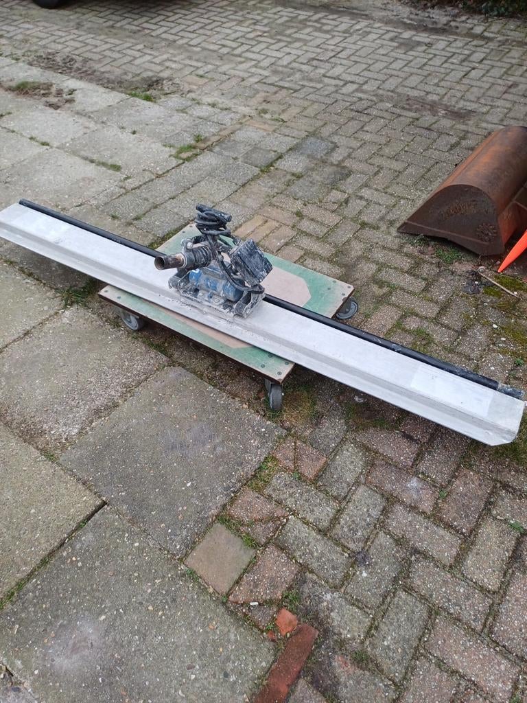 Te huur trilbalk en trilnaald, Doe-het-zelf en Verbouw, Gereedschap | Overige machines, Ophalen