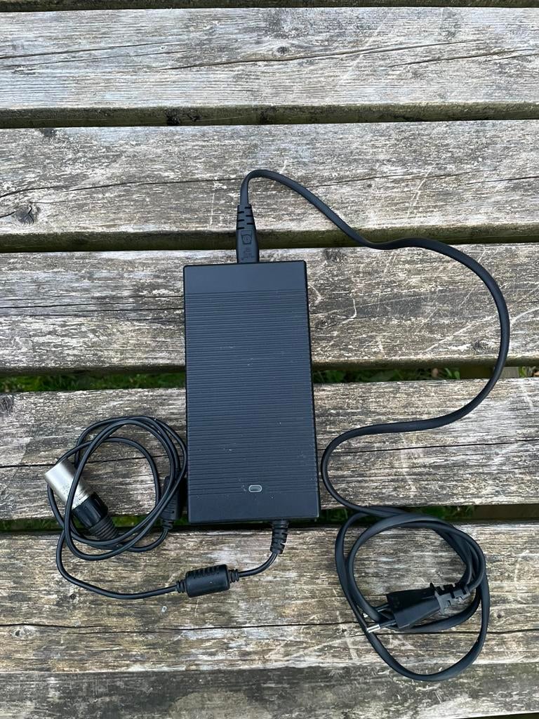 E-bike oplader 3-pins XLR, Ophalen of Verzenden, Zo goed als nieuw