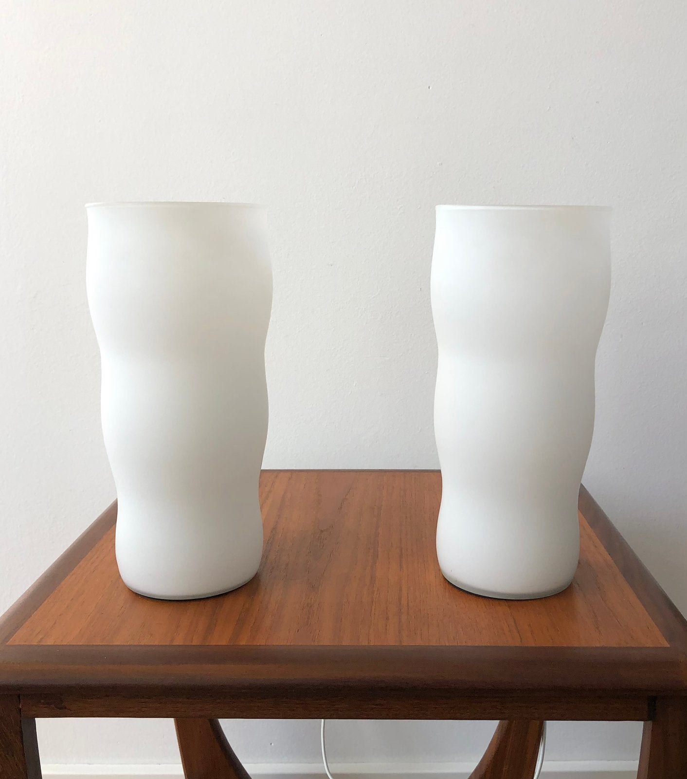 2 X Vintage Design Tafellampen | Golvend Mat Glas | jaren 90, Wit, Ophalen of Verzenden, Design, Glas