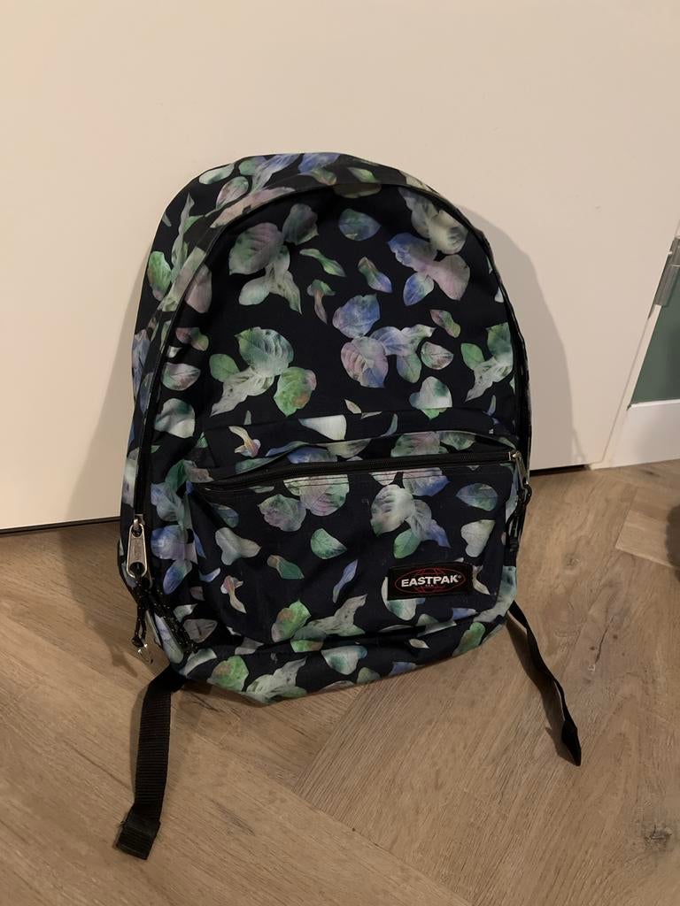 Eastpak rugzak met blaadjes patroon 28 liter, Ophalen of Verzenden, Zo goed als nieuw, Overige kleuren, Rugtas