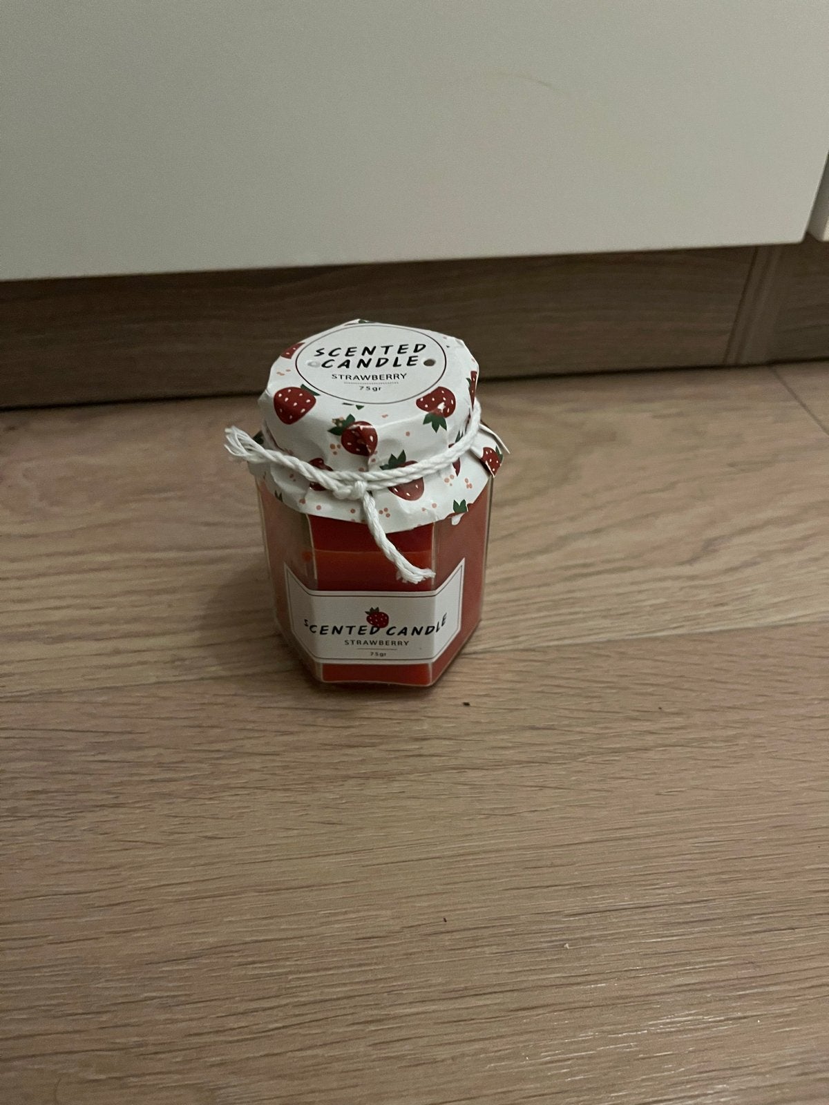 Geurkaars Aardbei - Scented Candle Strawberry 75gr, Ophalen of Verzenden, Kaars, Rood, Was