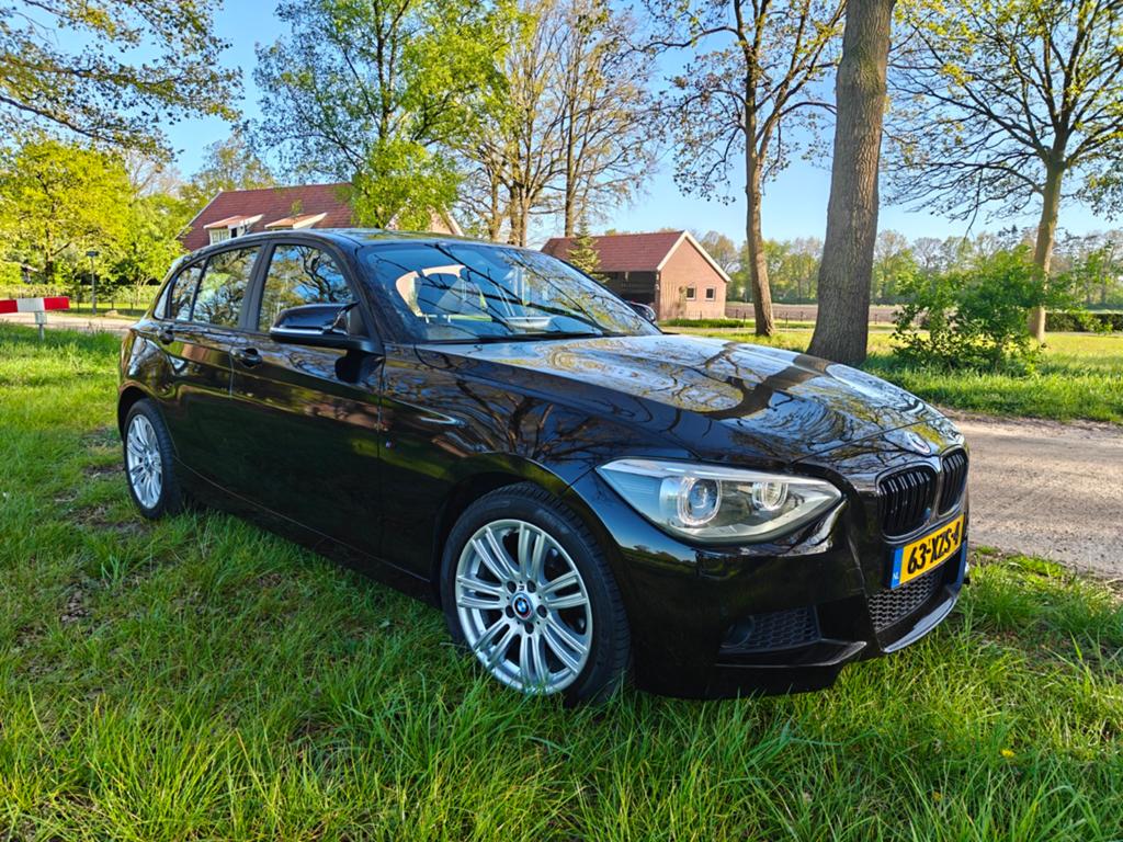 BMW 1-Serie 116I 5DR M-Sport / CarPlay / Stage 1, Auto's, BMW, 1-Serie, Achterwielaandrijving, Zwart, 4 cilinders