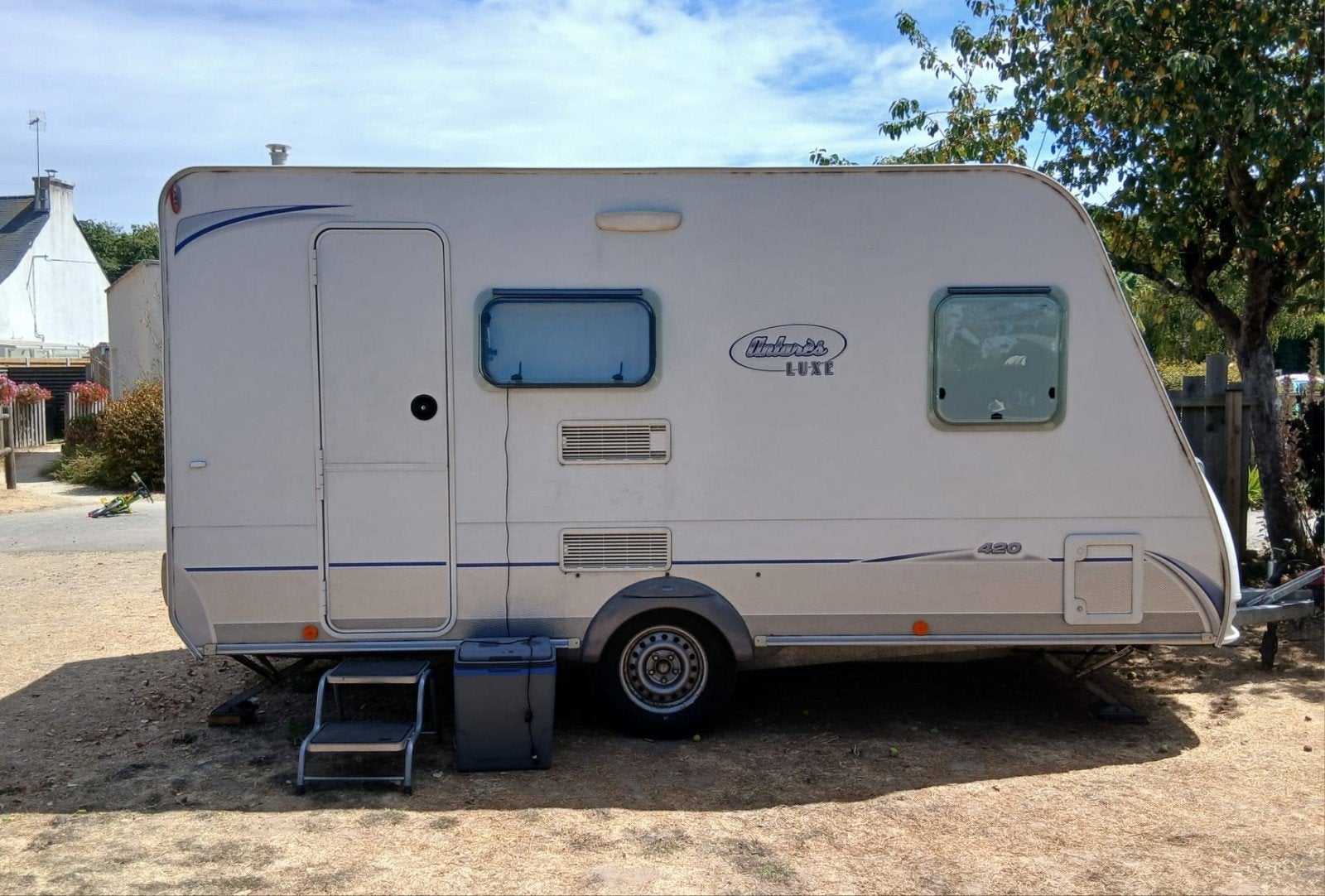 caravan caravelair Antares de luxe 420, Vast bed, Hordeur, Treinzit, 750 - 1000 kg
