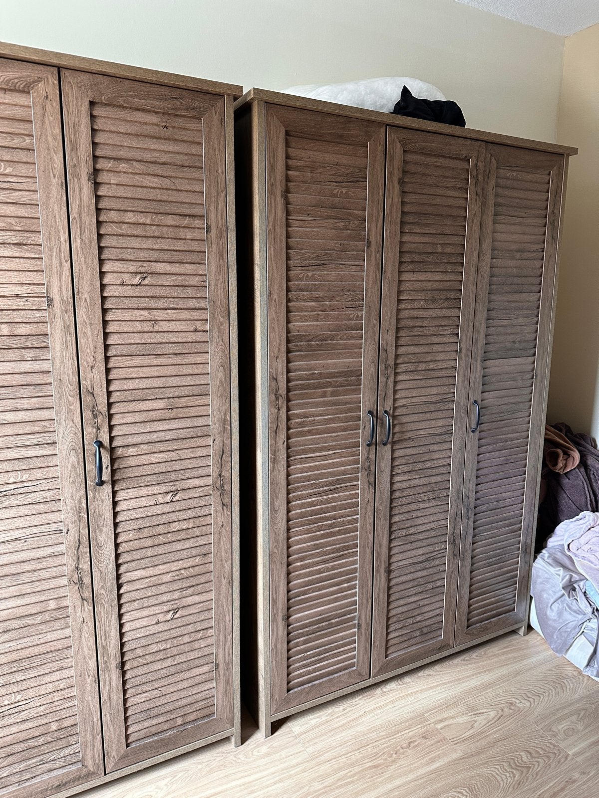 2 mooie kledingkasten met louvredeuren, 100 tot 150 cm, 200 cm of meer, Ophalen of Verzenden, Zo goed als nieuw