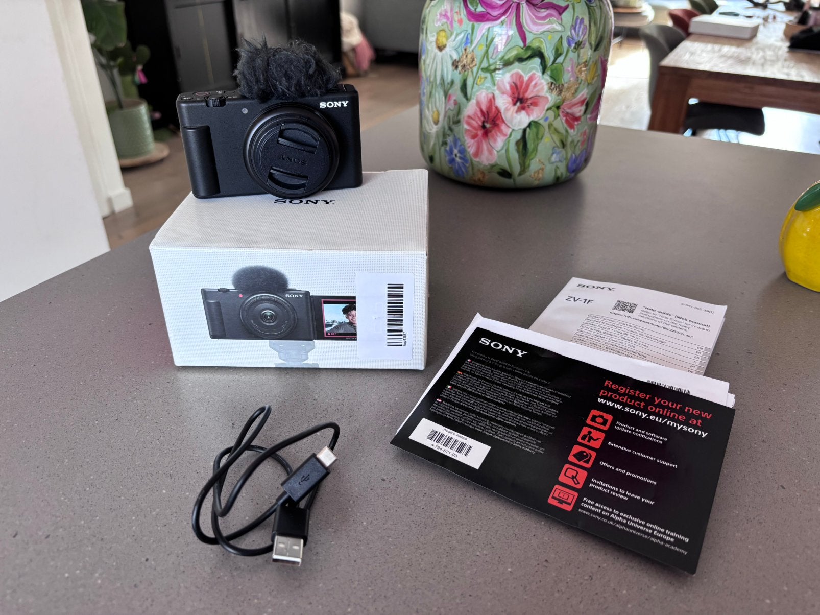 Sony ZV-1F Vlogcamera (20.1 MP, 4K, Kantelbaar Scherm), Audio, Tv en Foto, USB-kabel, Nieuw, Ophalen of Verzenden, Sony