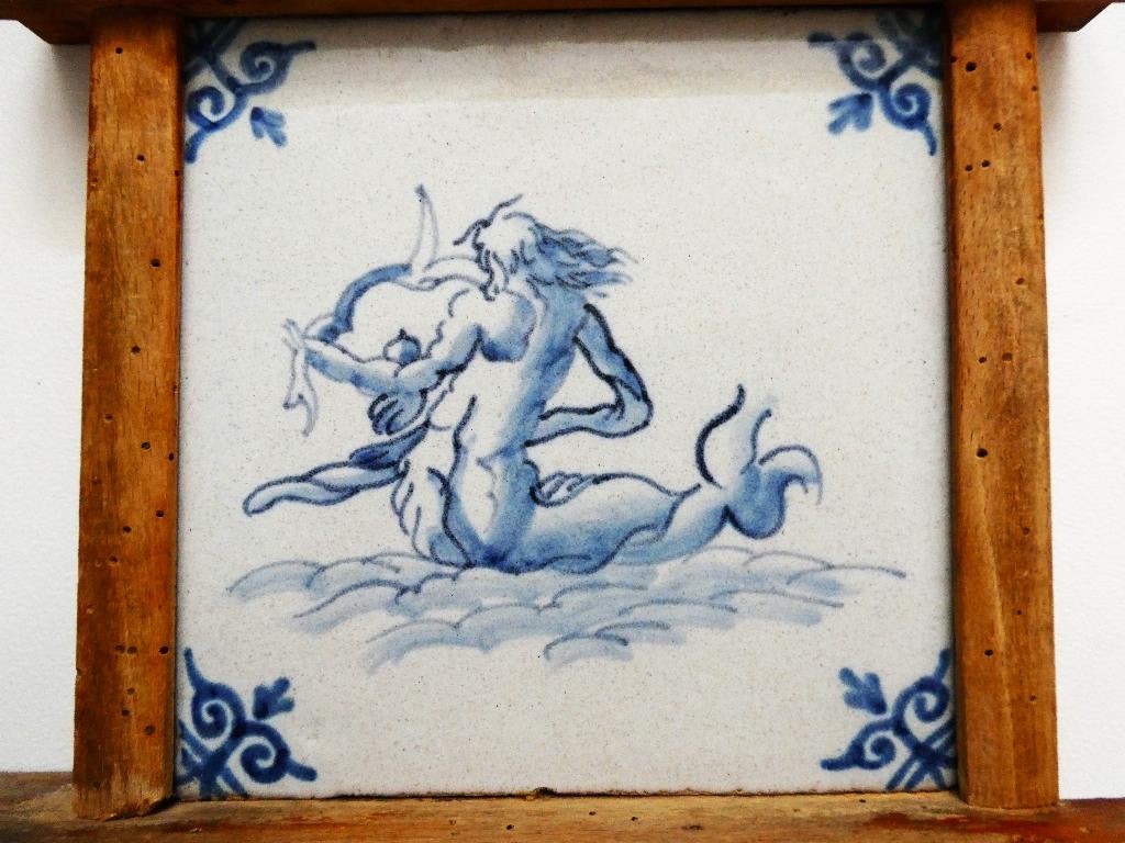 Antiek houten pijpenrek met Delftsblauwe tegel zeemeerman, Antiek en Kunst, Ophalen of Verzenden