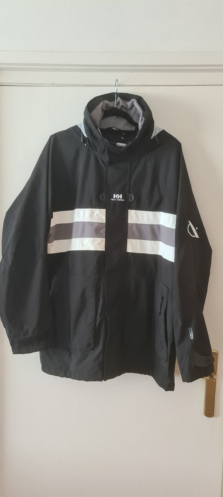 zeiljas Helly Hansen M zwart grijs wit jas zeilen zeilsport, Helly Hansen, Heer, Ophalen of Verzenden, Zo goed als nieuw