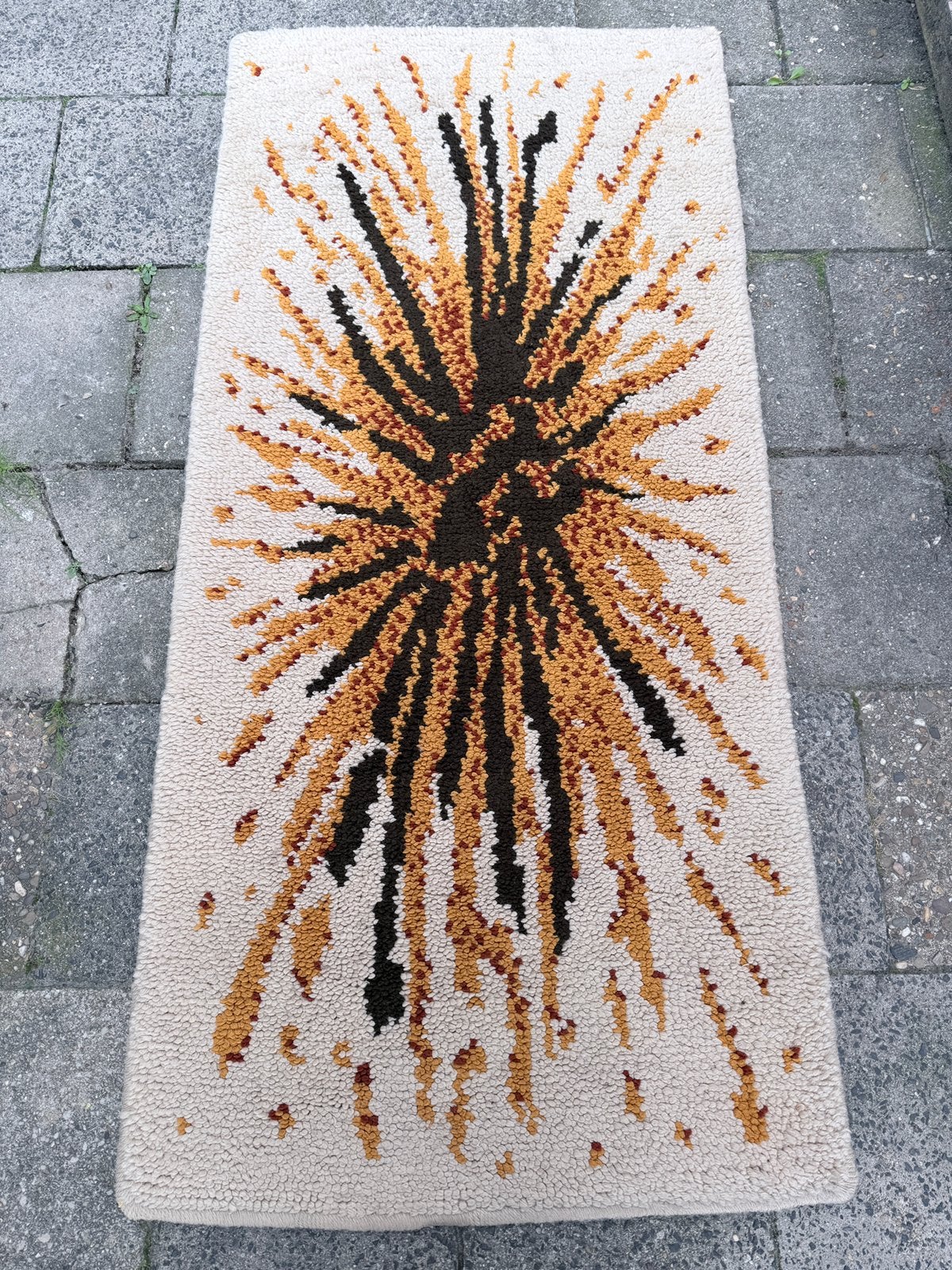 Vintage 70s Smyrna Wandkleed / Rya Vloerkleed – Sunburst, Ophalen of Verzenden
