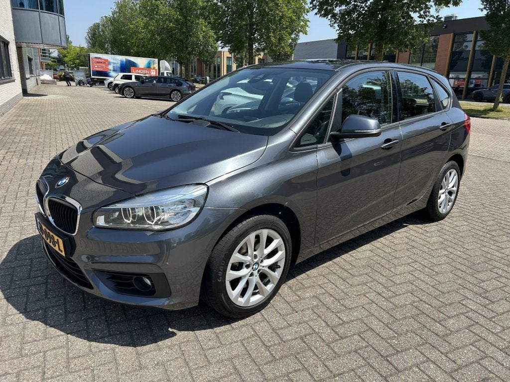 BMW 2 Serie Active Tourer 218i High Executive CLIMA CRUISE P, Auto's, BMW, Gebruikt, Bedrijf, Handgeschakeld, 3 cilinders