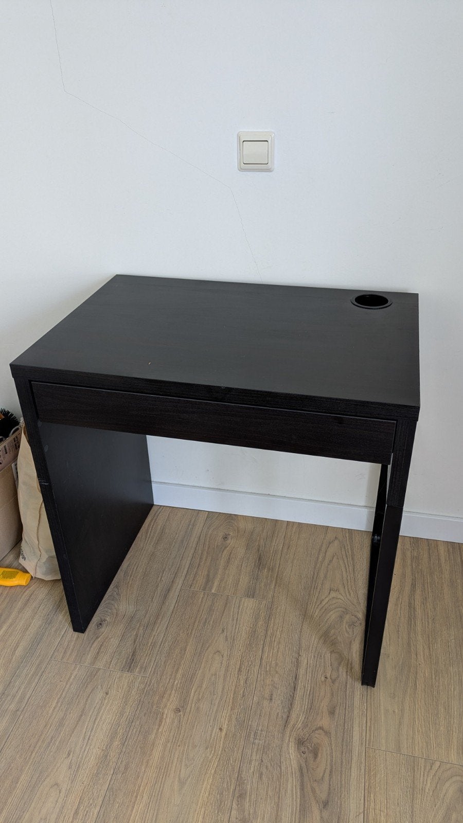 Small desk, Ophalen of Verzenden, Zo goed als nieuw