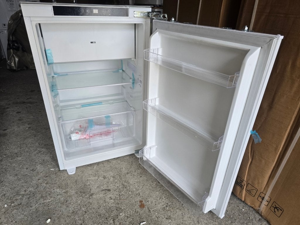 Nieuwe 88 cm inbouw koelkast deur op deur systeem + vriesvak