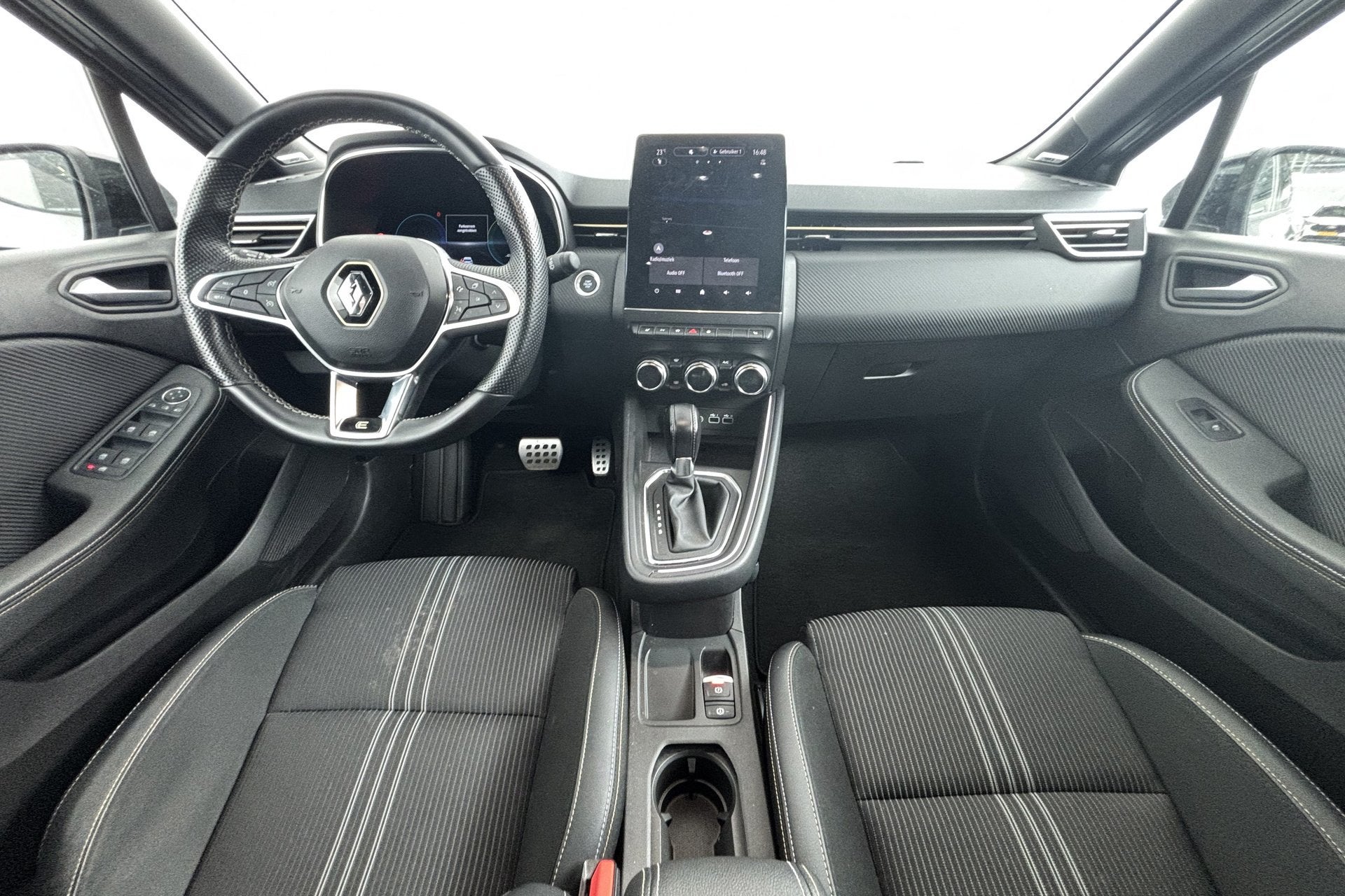 Renault Clio 1.6 E-Tech Hybrid 145 Engineered - Automaat - N, Auto's, Renault, 94 pk, 28 km/l, Gebruikt, 4 cilinders