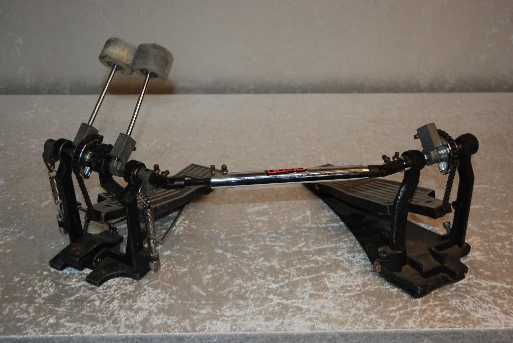 Dixon dubbel basdrum pedaal  <26260514>, Muziek en Instrumenten, Gebruikt, ., Dixon, Drums of Percussie