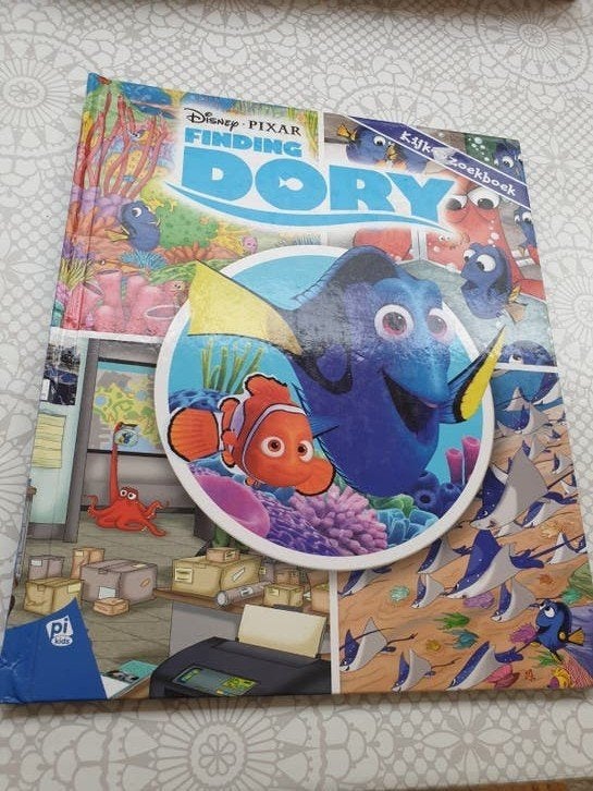 Finding Dory Kijk- en Zoekboek, Ophalen of Verzenden, Zo goed als nieuw, Uitklap-, Voel- of Ontdekboek, 2 tot 3 jaar