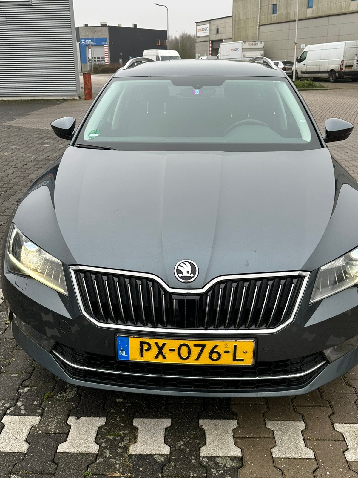 Skoda Superb 1.6TDI 88KW Combi Dsg-7 2017 Grijs, Auto's, Skoda, 4 cilinders, 1435 kg, Origineel Nederlands, Diesel