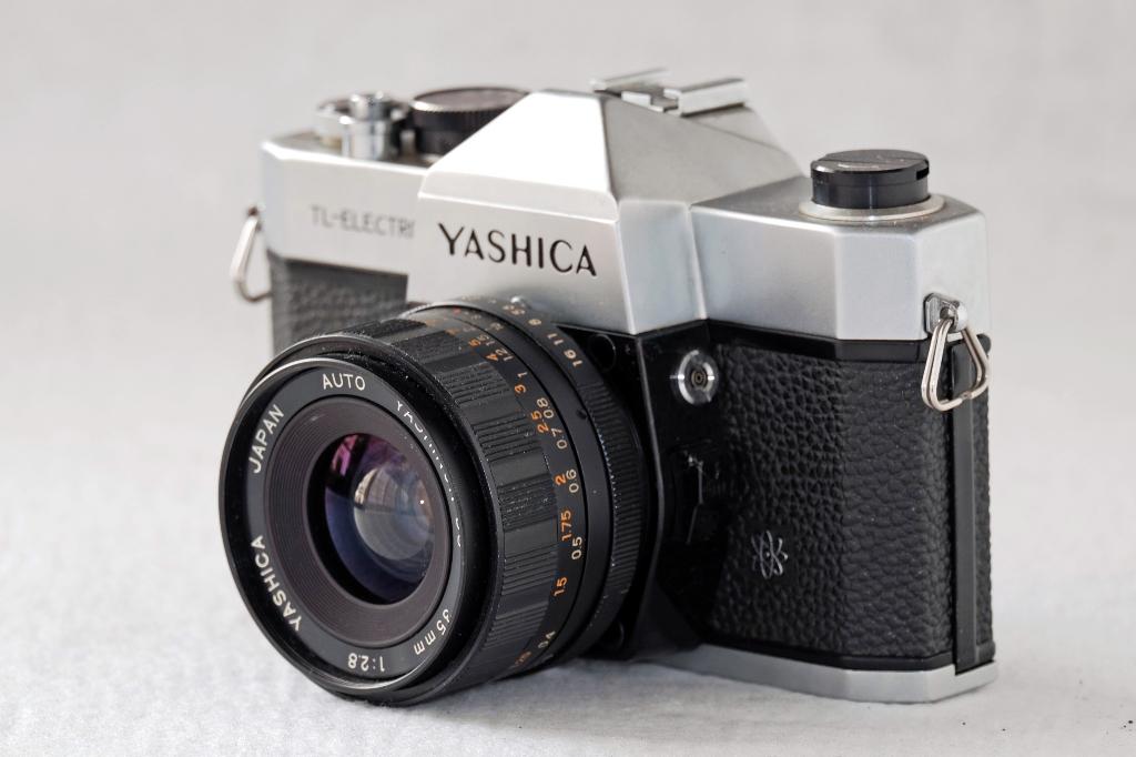 Yashica DS 35mm f/2.8 (M42) + Yashica Electro TL, Audio, Tv en Foto, Fotocamera's Analoog, Ophalen of Verzenden, Gebruikt, Spiegelreflex