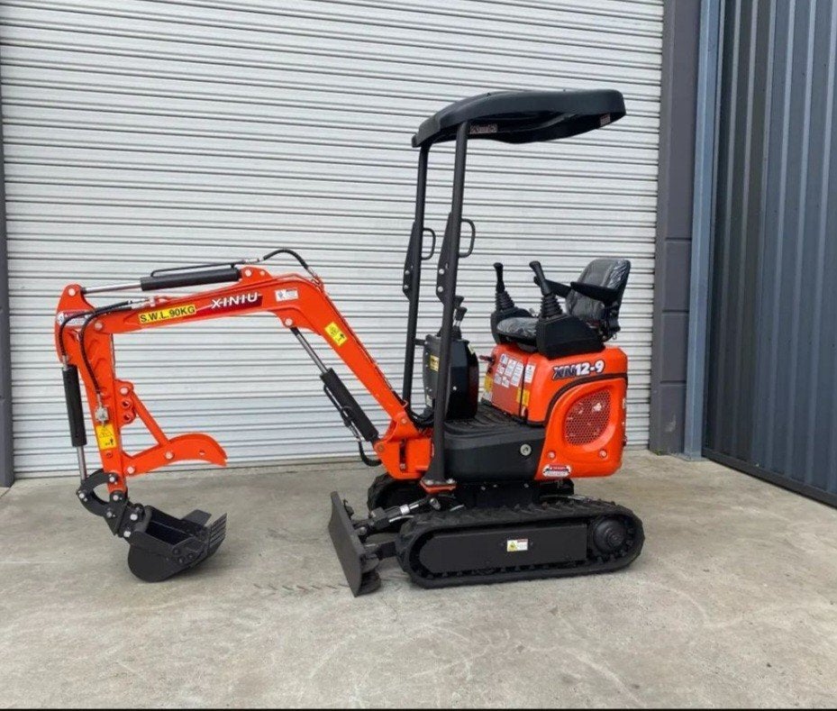 Verhuur machines met machinist, sloop- grond en straatwerk