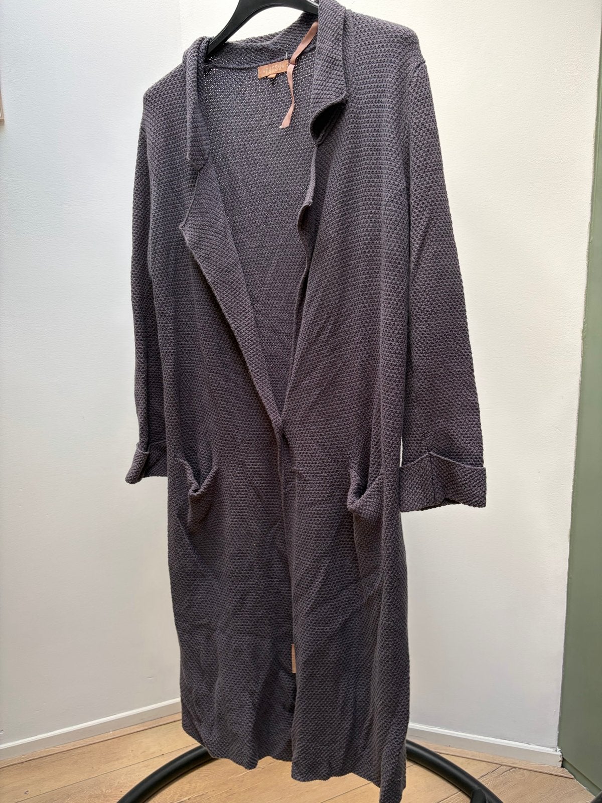 Zusss donkergrijs lang vest/cardigan - Maat 2/M, Ophalen of Verzenden, Zo goed als nieuw, Maat 38/40 (M), Grijs