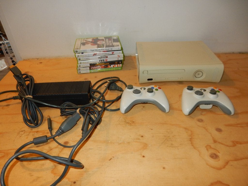 defecte xbox 360 met controllers en games (leest geen discs), Spelcomputers en Games, Met 2 controllers, Ophalen of Verzenden