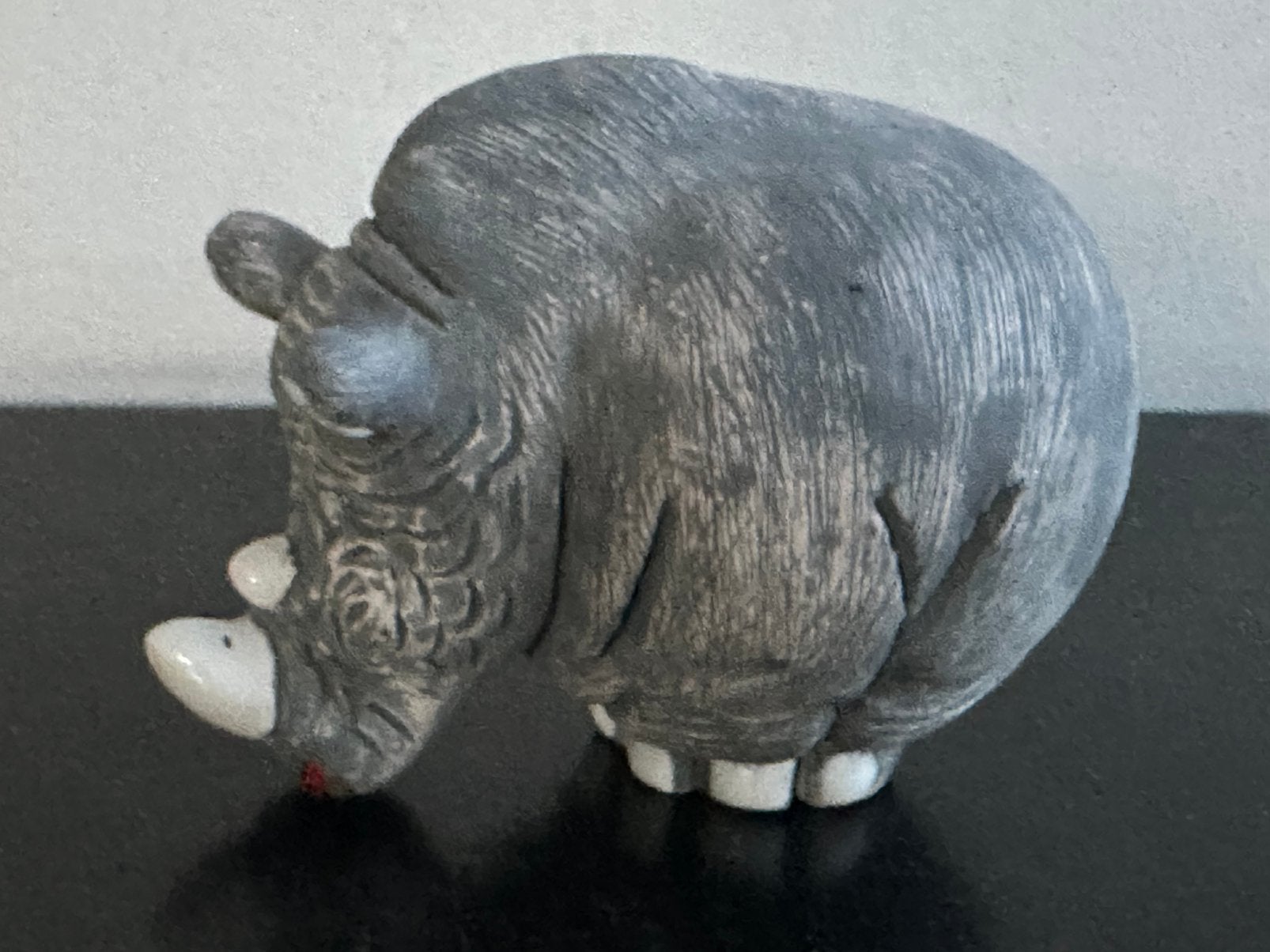 Artasania  Uruguay keramiek Neushoorn beeldje 9cm, Ophalen of Verzenden, Gebruikt, Dier