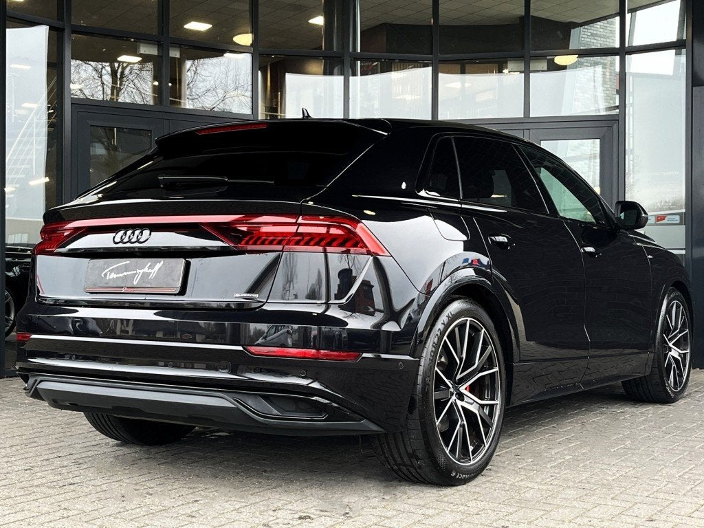 Audi Q8 55 TFSI E Q S-LINE - LEDER - EL. TREKH. - 22 INCH, Auto's, Audi, Automaat, Gebruikt, 2995 cc, Q8