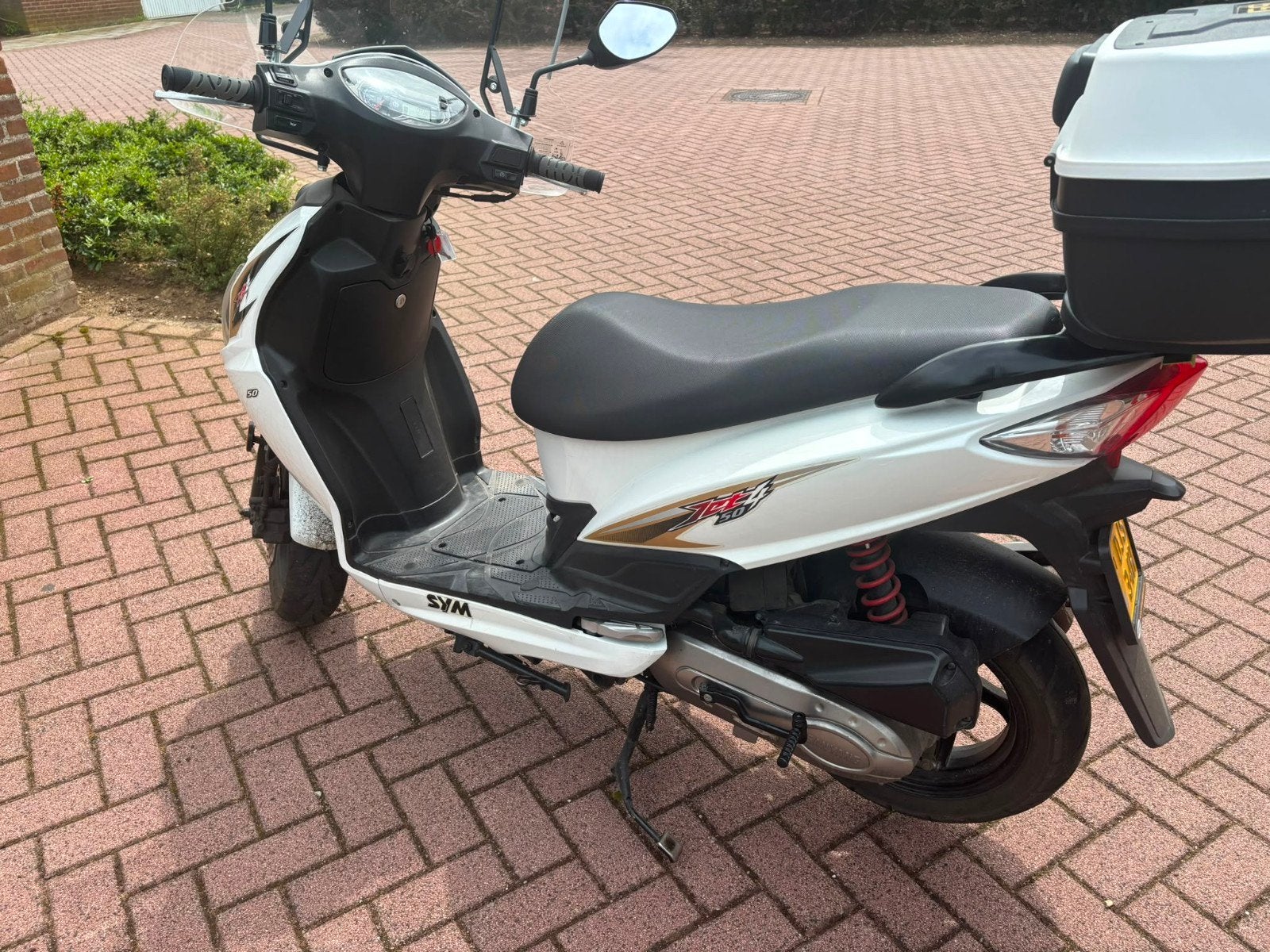 Sym  Scooter - Wit, Zeer Lage Kilometerstand, Fietsen en Brommers, Ophalen, Maximaal 45 km/u, Allo, Zo goed als nieuw