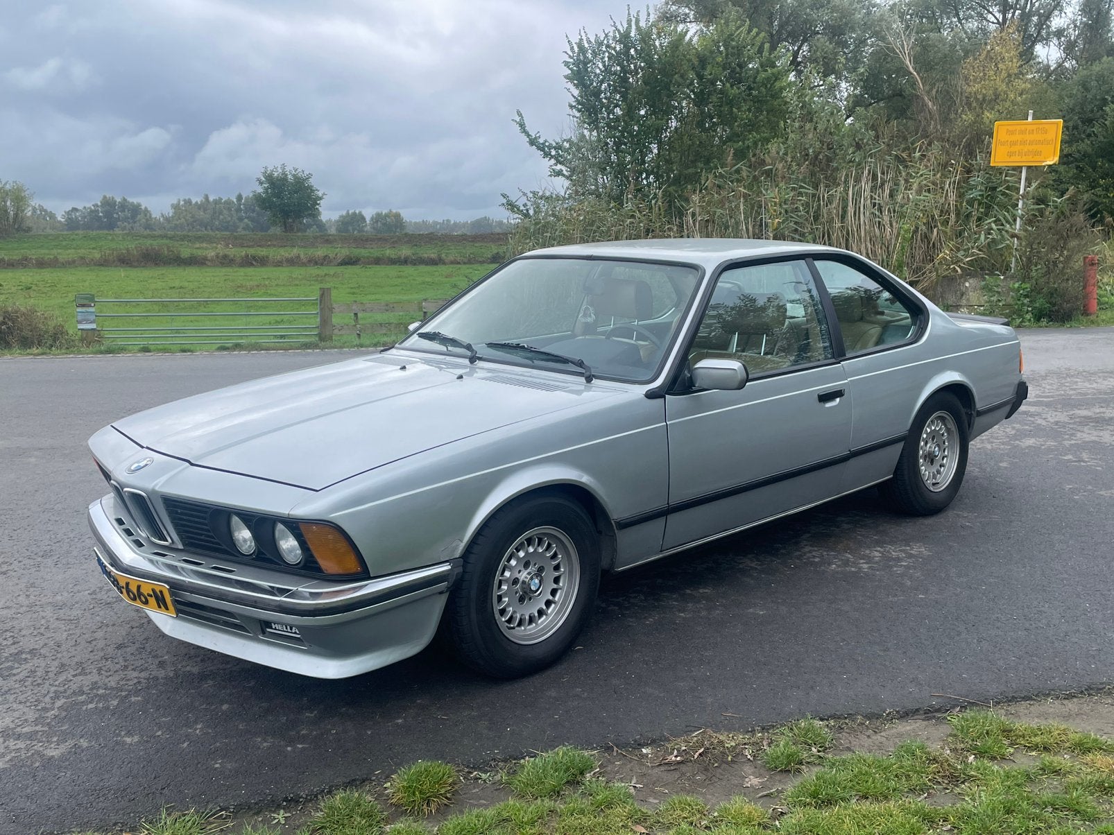 BMW E24 635csi zeldzame m90 motronic uitvoering. E32 inruil, Auto's, Automaat, 3430 cc, Beige, 4 stoelen
