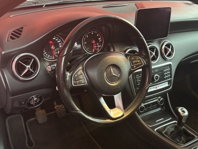 Mercedes-Benz A-Klasse 180 d Lease Edition Plus, Voorwielaandrijving, Gebruikt, 4 cilinders, Leder en Stof