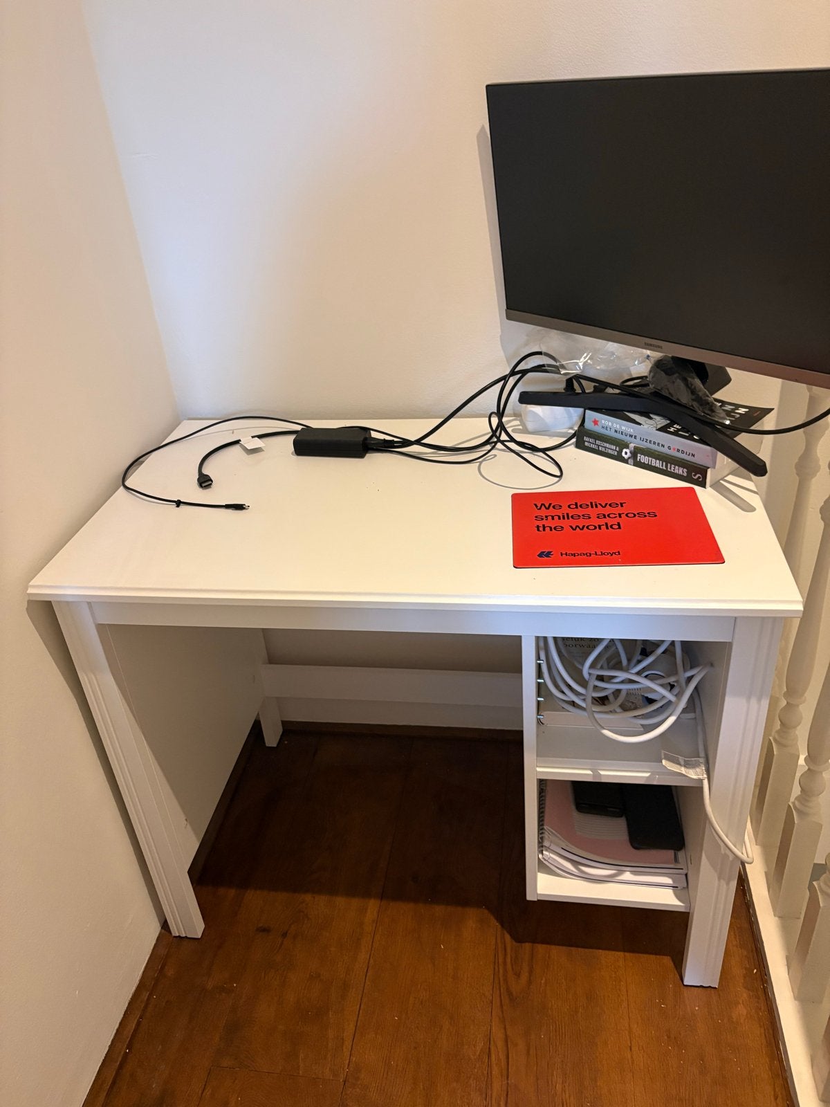 IKEA Brusali klein bureau wit 90x52x73 cm zo goed als nieuw, Huis en Inrichting, Bureaus, Ophalen, Opbergruimte, Zo goed als nieuw