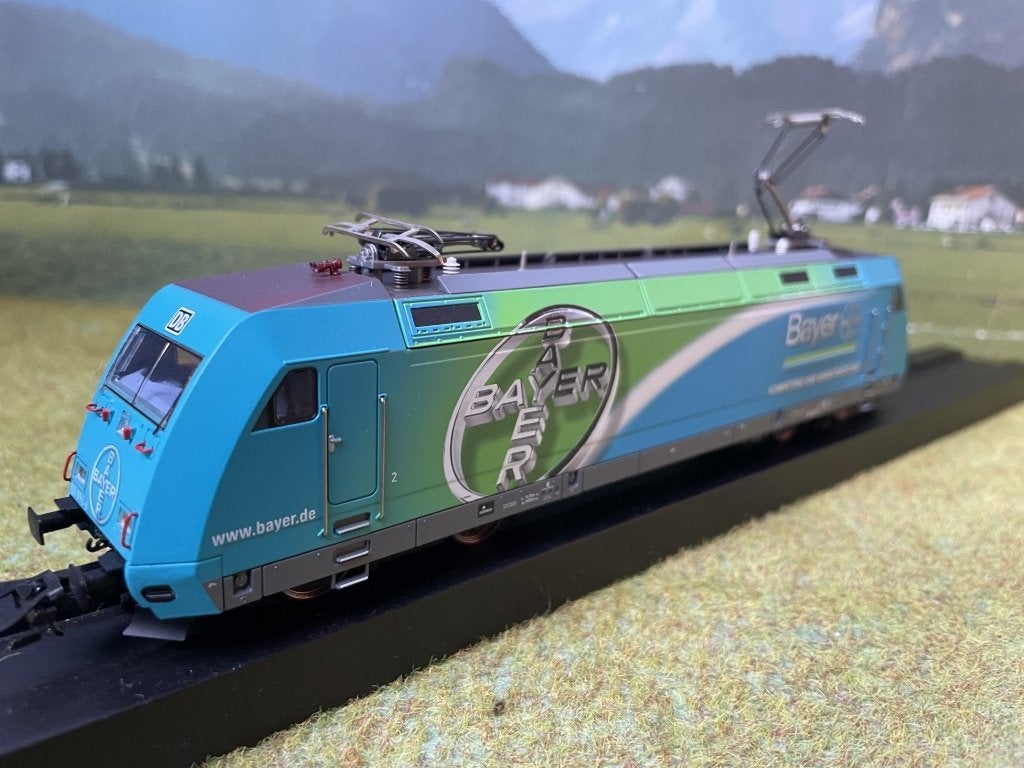 Märklin 37376 BR 101 096-6 in “Bayer Kompetenz”, Wisselstroom, Locomotief, Ophalen of Verzenden, Zo goed als nieuw