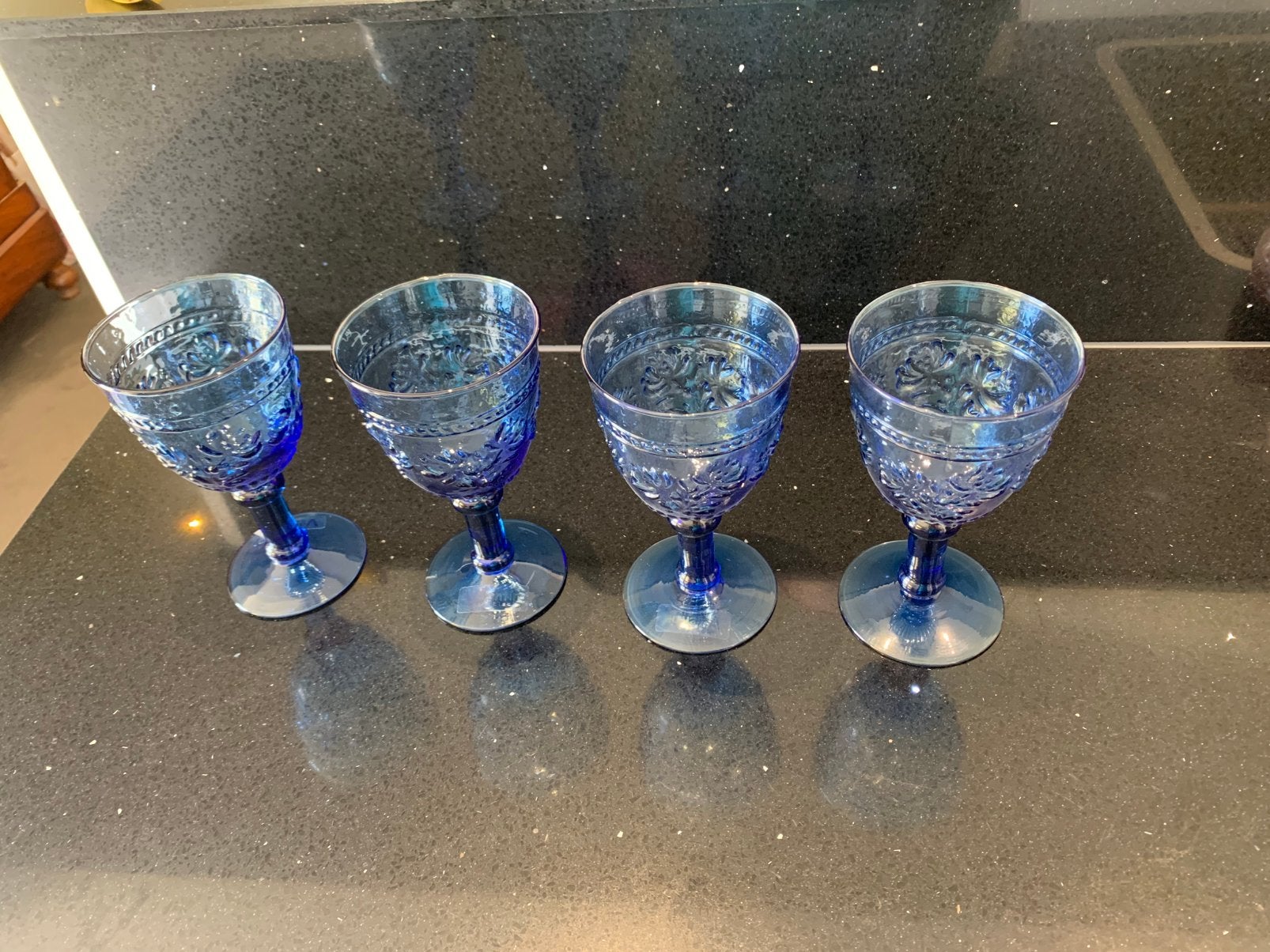 4 Valentin by Eisch blauwe wijnglazen, Antiek en Kunst, Antiek | Glas en Kristal, Ophalen of Verzenden