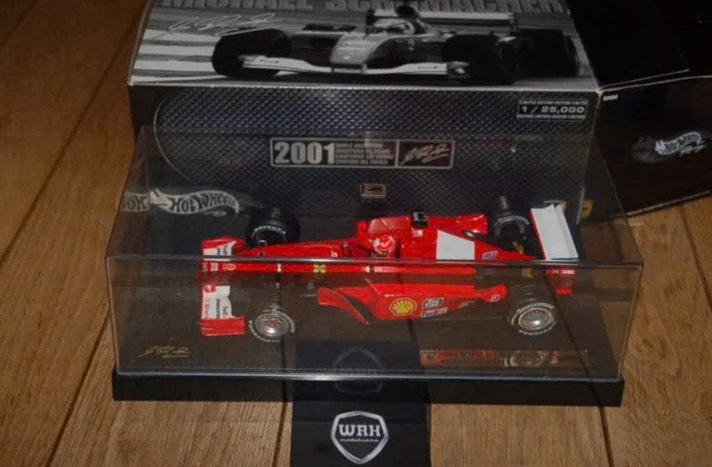1:18 FERRARI F1 2001 WORLD CHAMPION Schumacher Hotwheels WRH, Hobby en Vrije tijd, Verzenden, Zo goed als nieuw, Auto, Hot Wheels