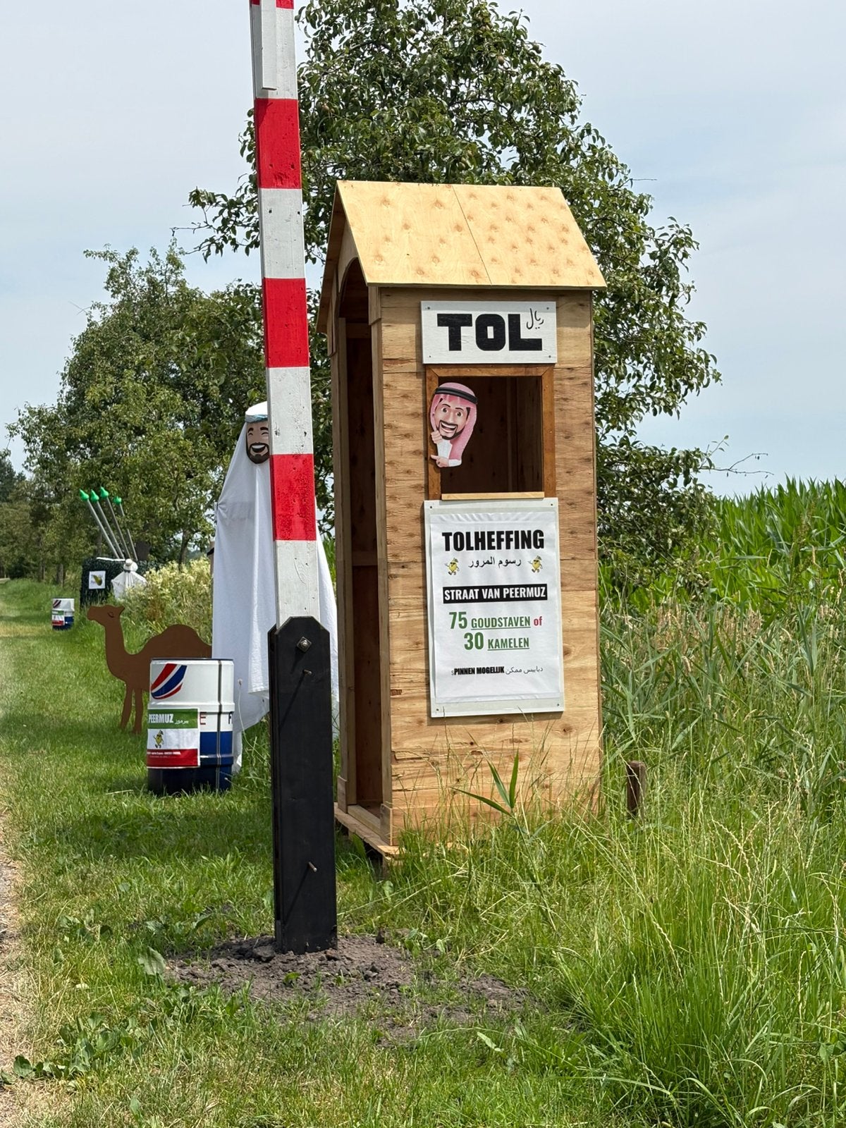 Straatversiering - slagbomen en wachthuisje, Ophalen, Zo goed als nieuw, Versiering, Overige